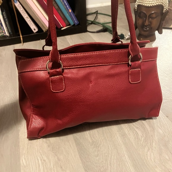 Sag Harbor Red Shoulder Bag - Picture 3 of 8